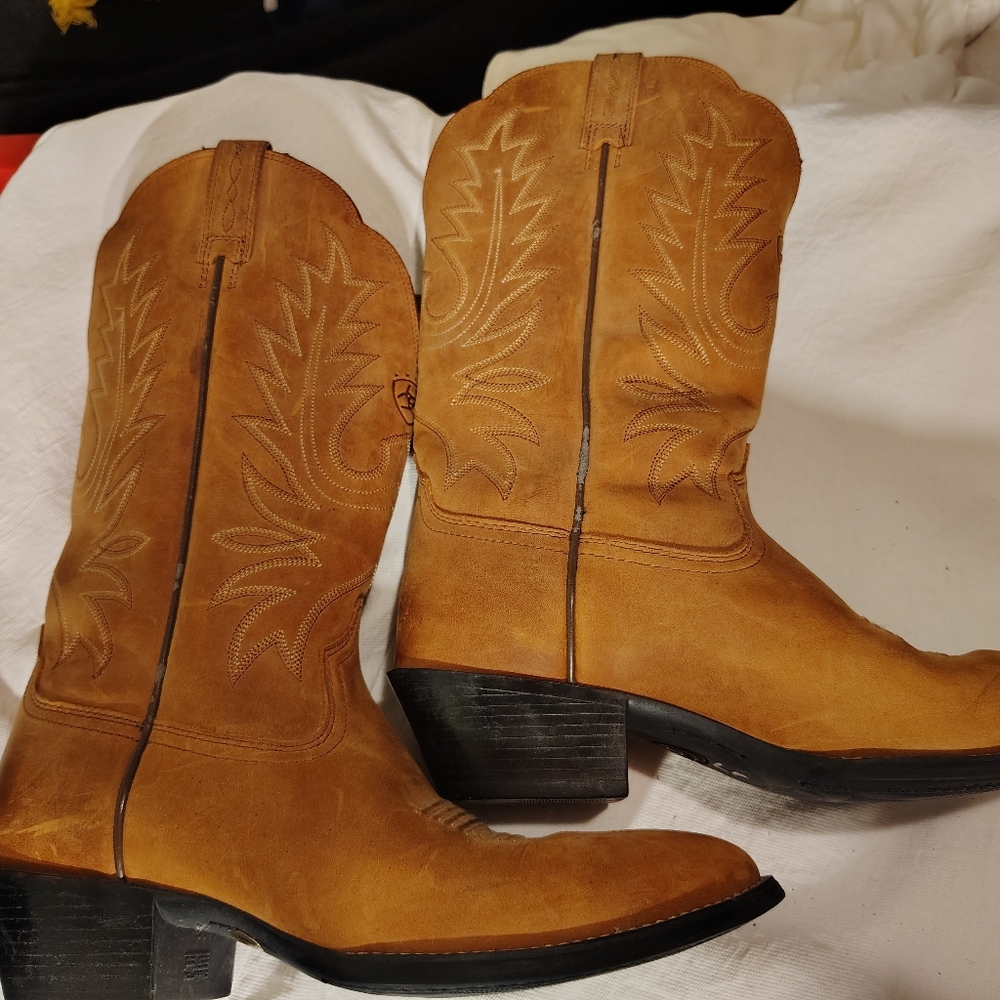 Ariat Brown Western Boots with Stitch Detail